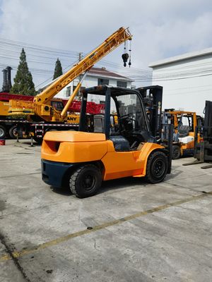 Negozio di abbigliamento deve avere un carrello elevatore Toyota usato da 5 tonnellate con parti giapponesi e motore diesel