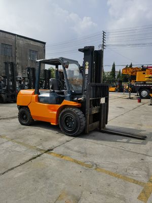 Negozio di abbigliamento deve avere un carrello elevatore Toyota usato da 5 tonnellate con parti giapponesi e motore diesel