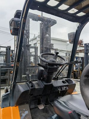 Negozio di abbigliamento deve avere un carrello elevatore Toyota usato da 5 tonnellate con parti giapponesi e motore diesel
