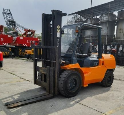 Negozio di abbigliamento deve avere un carrello elevatore Toyota usato da 5 tonnellate con parti giapponesi e motore diesel
