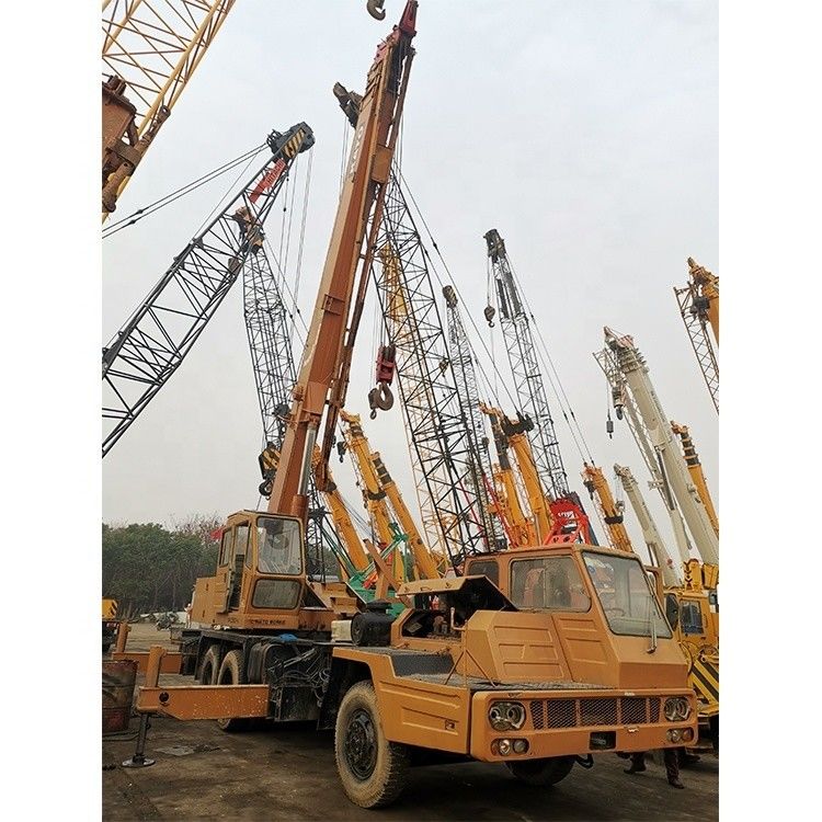 Altezza di sollevamento massima 42m Giappone Usata 20 tonnellate 25 tonnellate 40 tonnellate Granate montate su camion