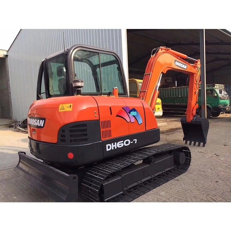 Corea del Sud Usato Doosan DH60-7 60 60DX Piccolo mini escavatore con pompa idraulica originale