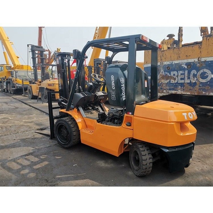 Camioni elevatori giapponesi Toyota 7f30 Diesel 3Ton Telehandler Larghezza della forchetta di routine