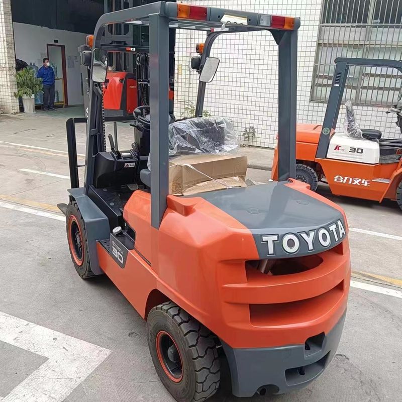 3 tonnellate 3000 kg Toyota Forklift usato FDZN30 con motore giapponese ISUZU in buone condizioni