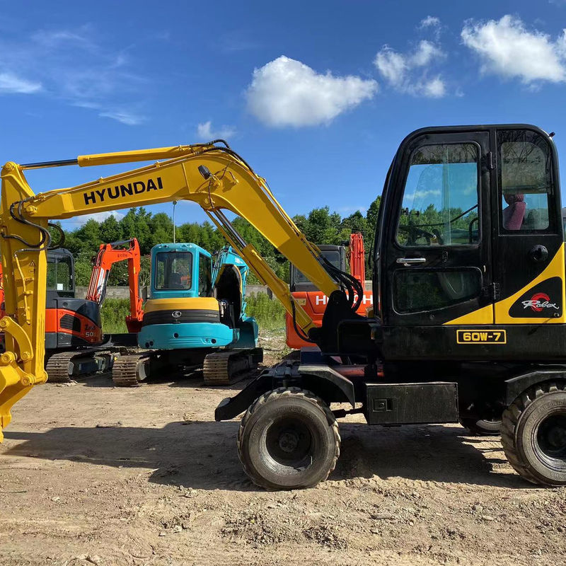 Pompa idraulica di seconda mano Hyundai 60 Excavator a ruote con capacità di secchio 4m3