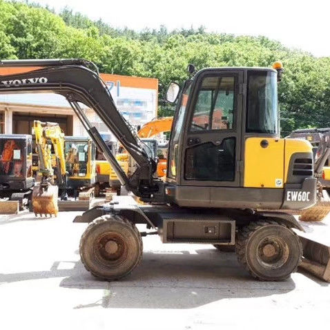 Volvo EW60 miniescavatore a ruote da 2 tonnellate con altra capacità in bucket in buone condizioni