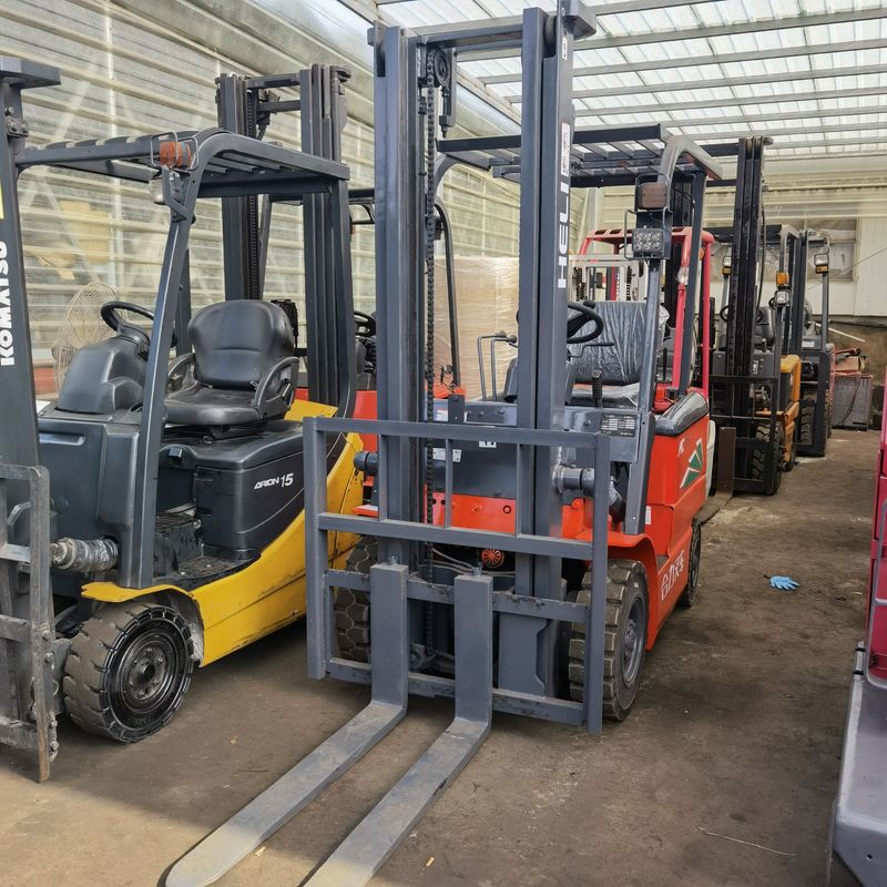 18000 kg Peso Arancione Piccolo carrello elevatore con tre fasi di spostamento laterale del palo e prestazioni