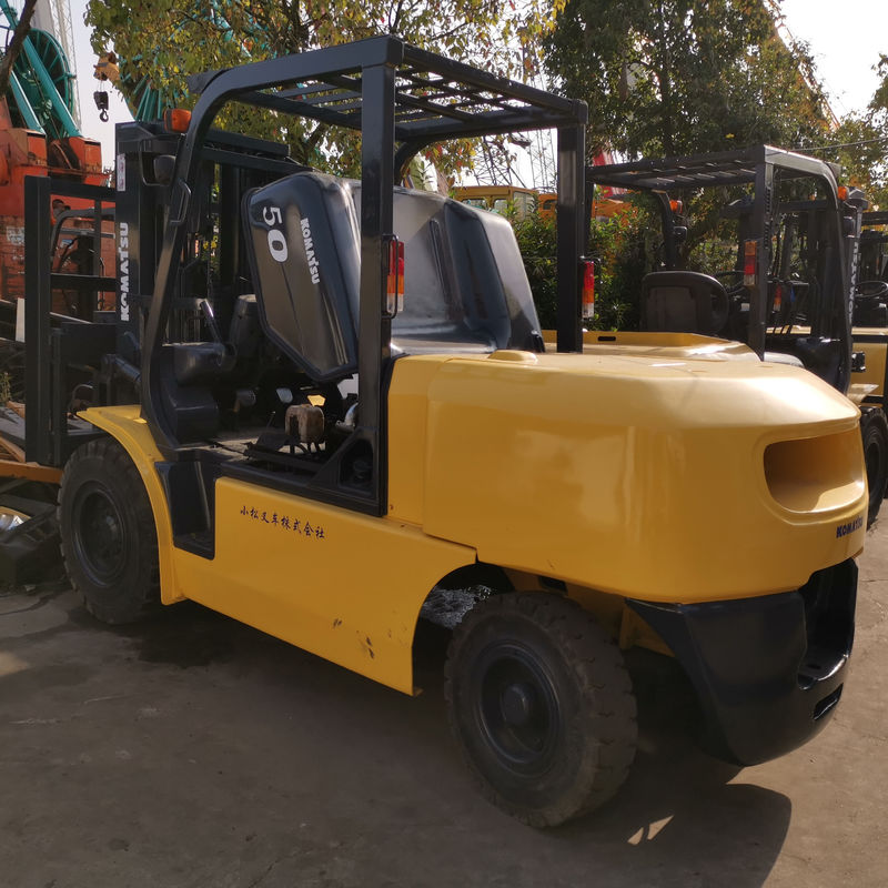 Apparecchiature essenziali delle tipografie Usate Komatsu FD50-7 5 tonnellate carrelli elevatori dal Giappone