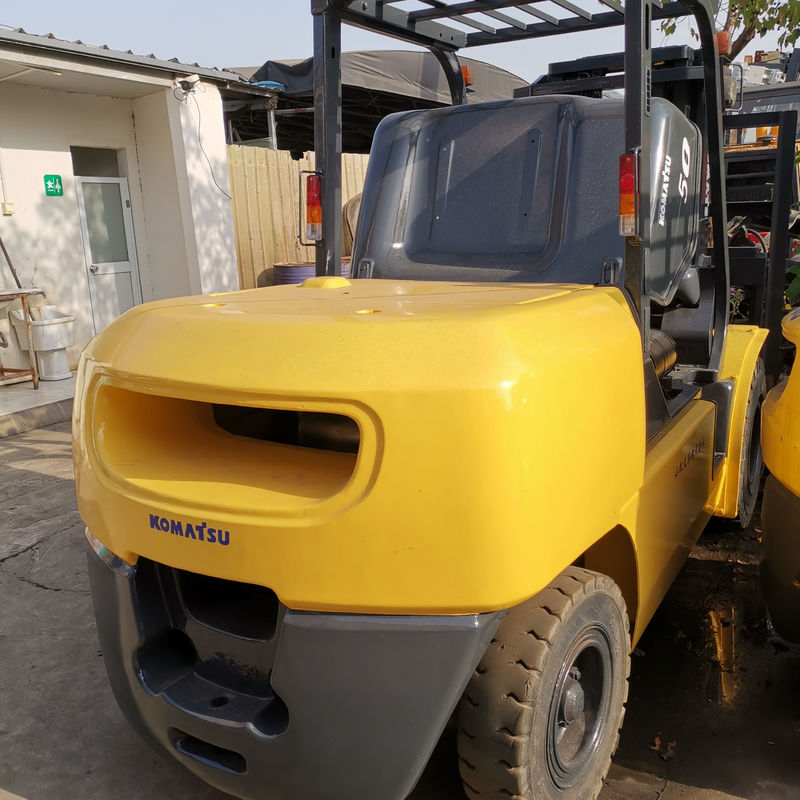 5 tonnellate Giappone Originale Komatsu FD50-7 Diesel Forklift a Shanghai con 1200 mm di lunghezza di forcella