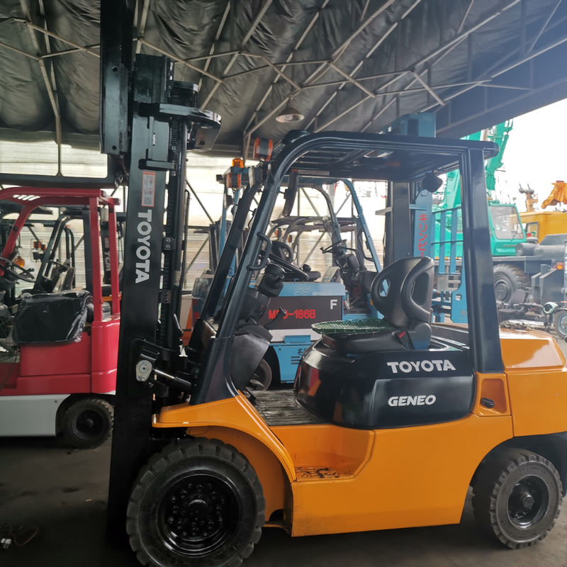 Potente motore a benzina 2012 Toyota 2.5 tonnellate carrello elevatore con cilindro e cambio laterale