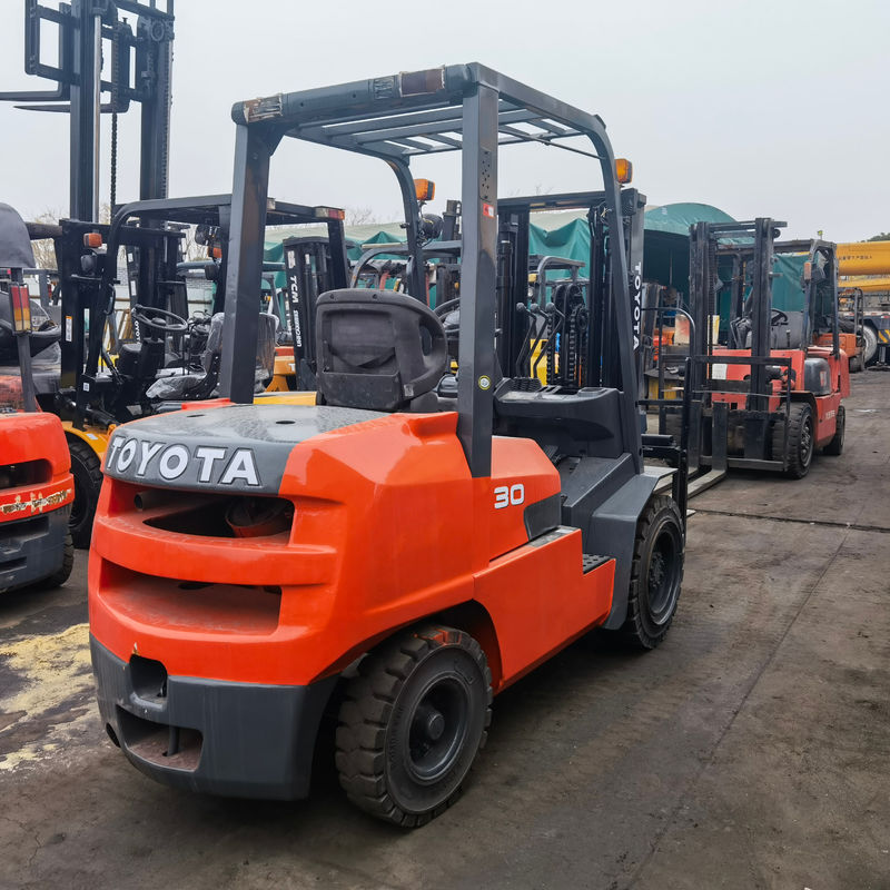3000 kg Peso Toyota FD30 Usato carrello elevatore con cambio laterale della pinza che si muove a sinistra e a destra