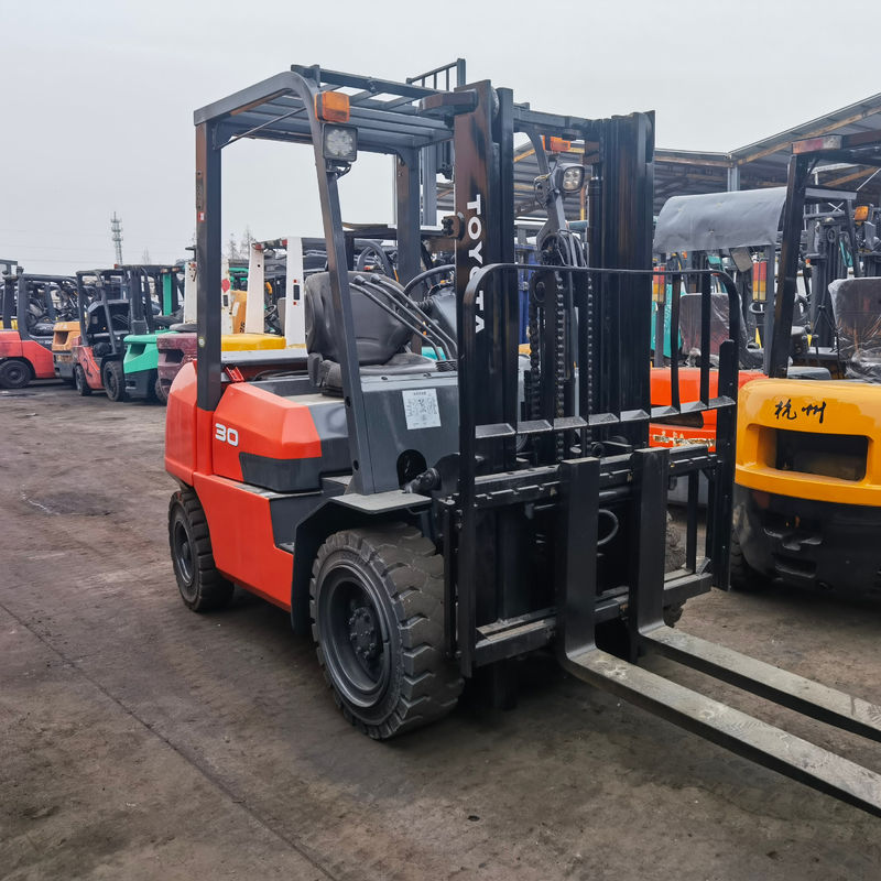 Affordable Used Toyota FD30 Forklift 3 tonnellate con cilindro medio e larghezza di forchetta