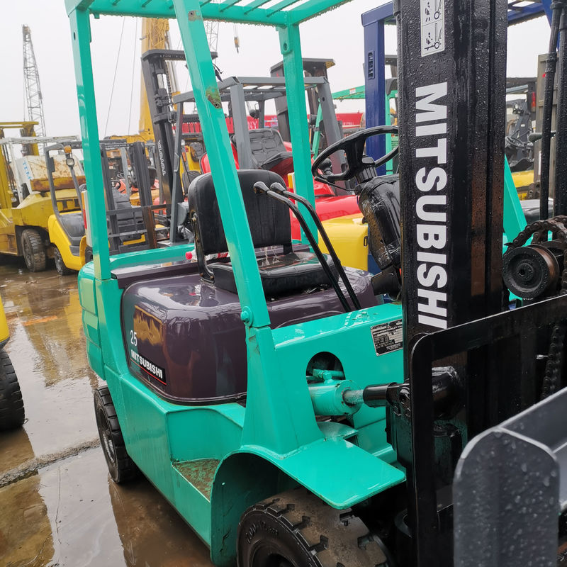 Mitsubishi usato 2.5 tonnellate carrello elevatore a Shanghai Perfetto per i negozi di materiali da costruzione