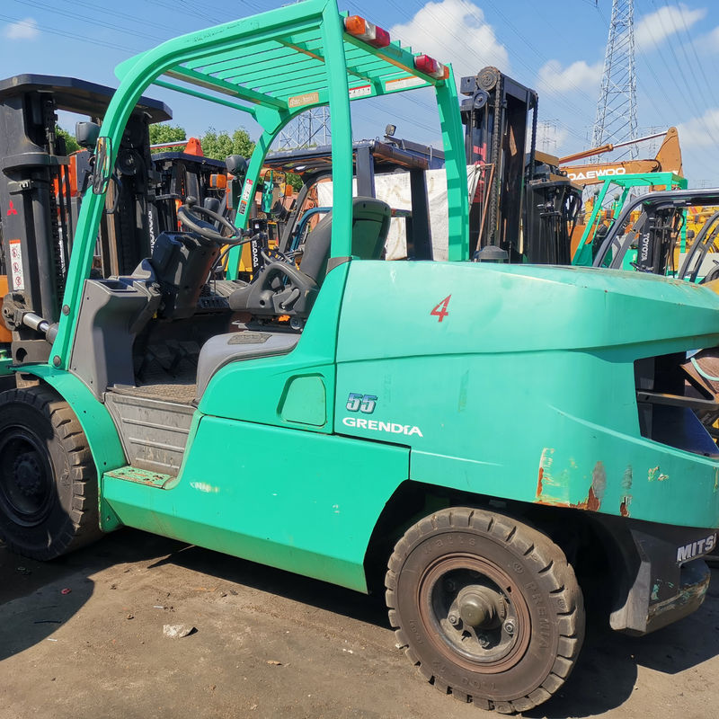 5.5 tonnellate di carrello elevatore diesel MITSUBISHI con larghezza di forchetta 180 mm dal Giappone in buone condizioni