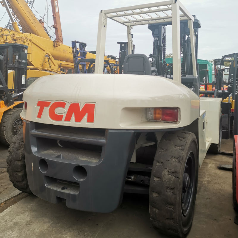 10 tonnellate di carrelli elevatori TCM FD100 con motore diesel a Shanghai Giappone negozi di abbigliamento e abbigliamento