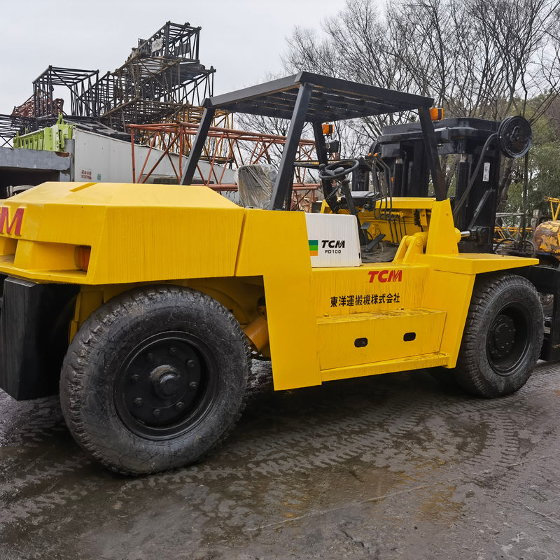 TCM FD100 carrello elevatore diesel da 10 tonnellate con altezza di sollevamento di 3 m e larghezza di forcella di 4,5 m a Shanghai