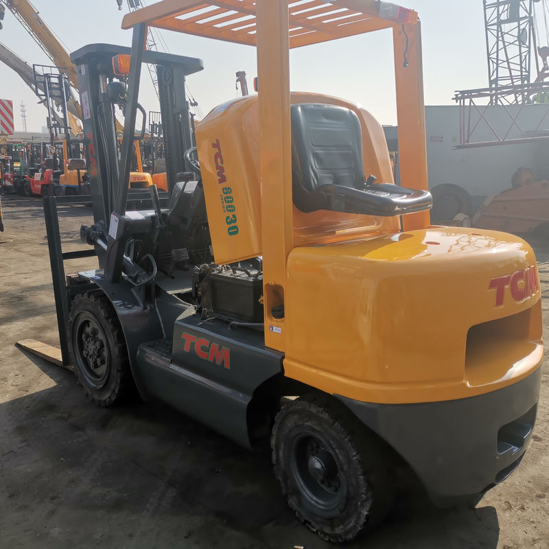 Camioni elevatori diesel di 3 tonnellate di produzione giapponese utilizzati TCM FD30 FD50 FD70 per officine di riparazione di macchine