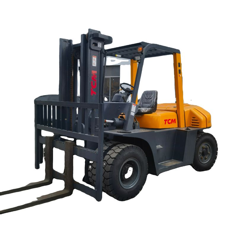 Usato 7 tonnellate TCM carrello elevatore FD70 Giappone Usato TCM 2.5t 3t 5t 7t in negozi di abbigliamento